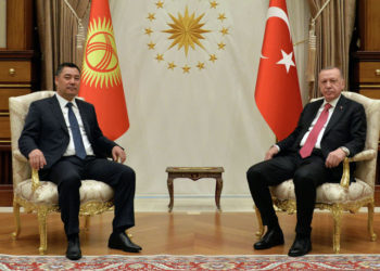 Садыр Жапаров Түркиянын президентине селдин кесепетинен каза болгондорго байланыштуу көңүл айтты