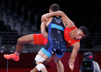 Айсулуу Тыныбекова менен Акжол Махмудовдун беттештери «Ала-Тоо» аянтында чоң экранда көрсөтүлөт