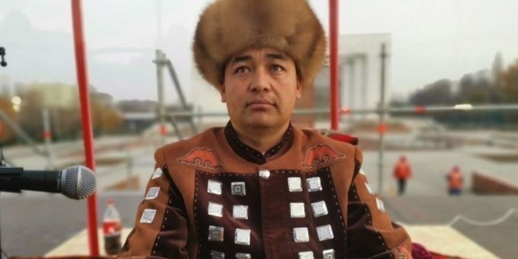 5 күн жана 5 түн! Дөөлөт Сыдыков Москвада манас айтып баштады (видео)