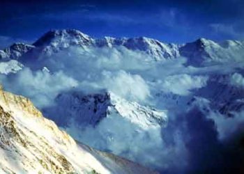 Жеңиш чокусунун аймагында эки ирандык альпинист дайынсыз болууда