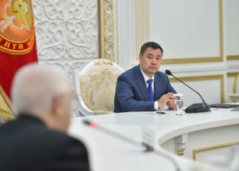 Президент Садыр Жапаров илим жана техника жаатында мамлекеттик сыйлыктарды тапшырды. Тизме