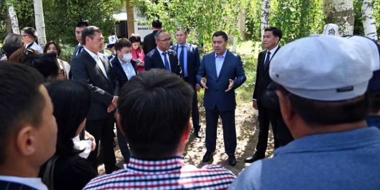 Садыр Жапаров Түп районуна барып, жергиликтүү тургундардын көйгөйүн укту