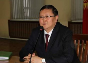 Садыр Жапаров «Ала-Тоо» аянтында маданият министрине сөгүш жарыялады