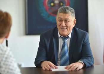 Мамлекеттик катчы: «2 жыл чыдап бергиле. 10 жылдан кийин өнүккөн 50 өлкөнүн катарына кошулабыз»