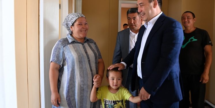 Максат айылында 84 үй-бүлөгө жаңы үйлөр пайдаланууга берилди