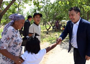 Садыр Жапаров баткендиктерди коркпой жашай берүүгө чакырды. Аларды армия коргойт