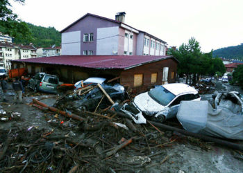 Түркияда суу ташкыны 27 адамдын өмүрүн алды (видео)