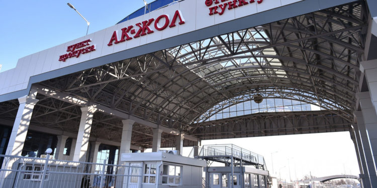 Кыргызстанга мыйзамсыз миңден ашуун баш мал алып өтүүгө аракет кылгандар аныкталды