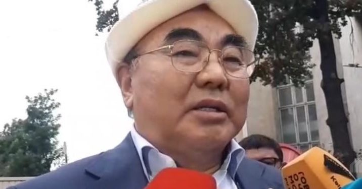 Аскар Акаев Кыргызстанга бир жумага келгенин айтты