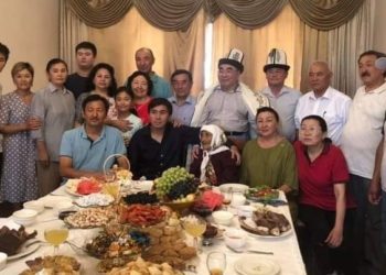 Аскар Акаев Таласка барды