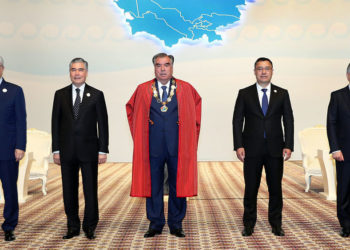 Борбор Азиядагы президенттер Эмомали Рахмонго сыйлык ыйгарышты