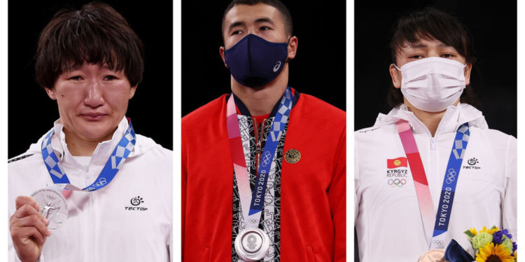 «Манас» ордени, 10 миллион сом жана Toyota RAV4″. Токио Олимпиадасында медаль алгандарга сыйлык тапшырылды