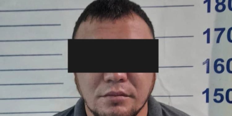 Кызды калькулятор менен бетке чапкан жаран убактылуу кармоочу жайга киргизилди