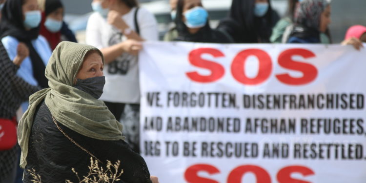 Ооган качкындары АКШнын элчилигине митингге чыгышты