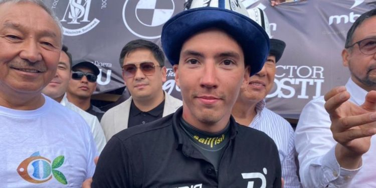 🏊🏼♂️ Владислав Шулико Ысык-Көлдү сүзүп өтүп, дүйнөлүк рекорд койду