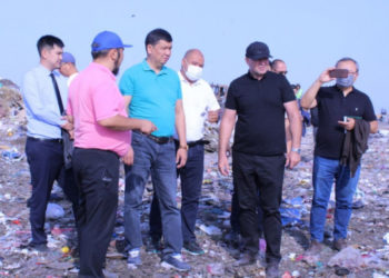 Мэрдин милдетин аткаруучу Айбек Жунушалиев таштанды полигонуна көчмө жыйын өткөрдү