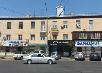 Бишкектеги Киев көчөсүндө жайгашкан көп кабаттуу турак үйдүн тышкы көрүнүшү оңдолду