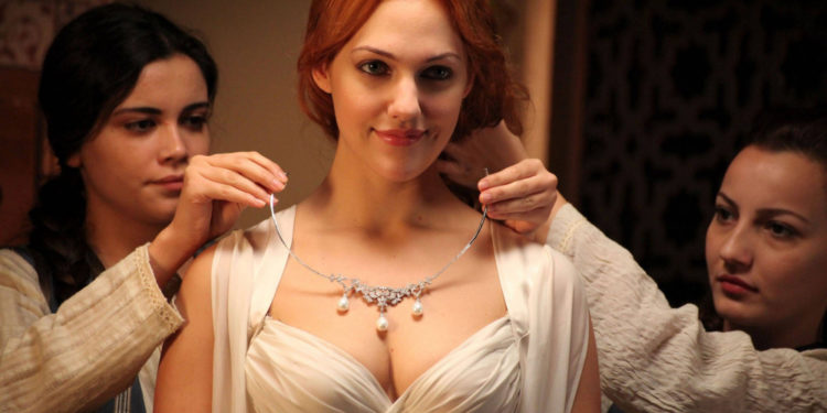 Кыргызстанга «Даңазалуу доор» сериалына тартылган актриса Мерьем Узерли келет