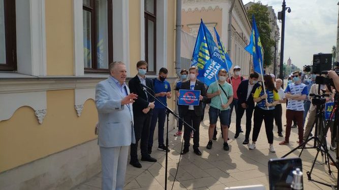 Жириновский Кыргызстандын Москвадагы элчилигинде нааразылык акциясын уюштурду