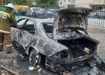 Бишкекте жеңил унаа толугу менен күйүп кетти (сүрөт)