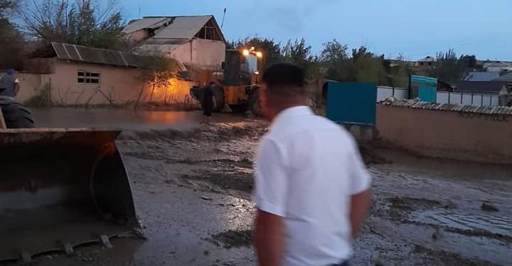 Кара-Сууда сел жүрүп, суу турак үйлөрдү каптады (сүрөт)