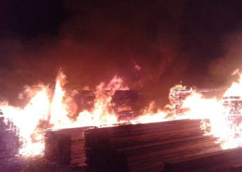 Чүйдө курулуш дүкөнүнөн өрт чыкты (сүрөт)