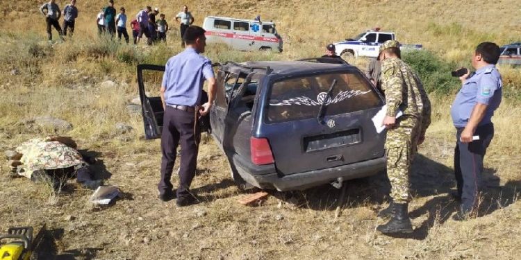 Жалал-Абадда жеңил унаа оодарылып, 45 жаштагы киши көз жумду