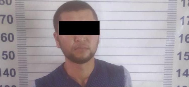 «Эгер кызың мени менен жашабаса, сүрөттөрүн жарыялайм». Баткенде 65 жаштагы аялды коркуткан жаран кармалды