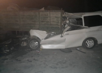 Баткенде жеңил унаанын айдоочусу оор жүк ташуучу унааны сүзүп, көз жумду