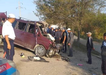 Жалал-Абадда эки унаа сүзүшүп, 41 жаштагы киши менен 25 жаштагы жигит көз жумду (сүрөт)