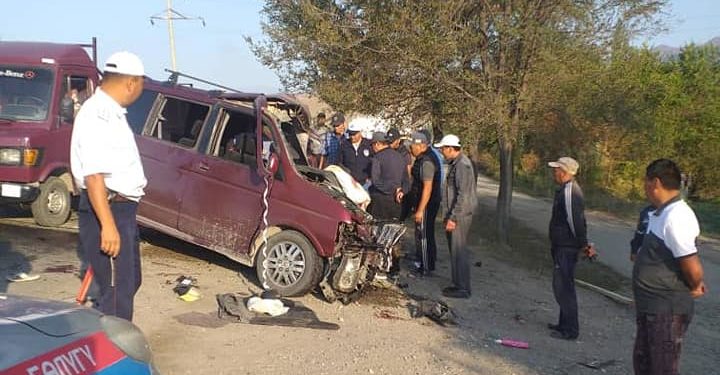 Жалал-Абадда эки унаа сүзүшүп, 41 жаштагы киши менен 25 жаштагы жигит көз жумду (сүрөт)