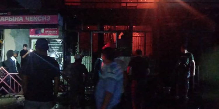 Баткенде базардан өрт чыкты (сүрөт, видео)