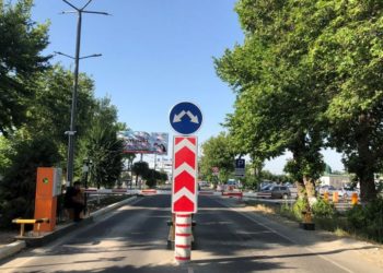 Ош аэропортунун кире беришине мыйзамсыз орнотулган шлагбаум алып салынды