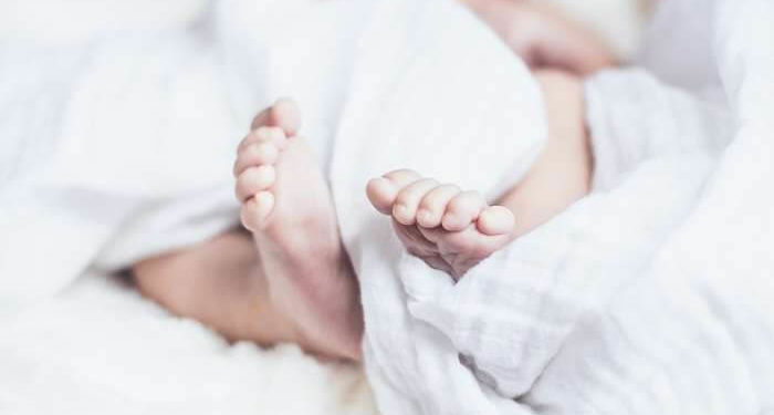 «Кызы уят болбосун деп». Орусияда кыргызстандык жаран өз небересинен кутулууну чечкен