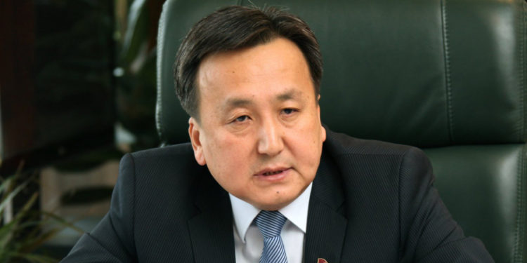 Бишкек шаардык соту Асылбек Жээнбековду камакта калтырды