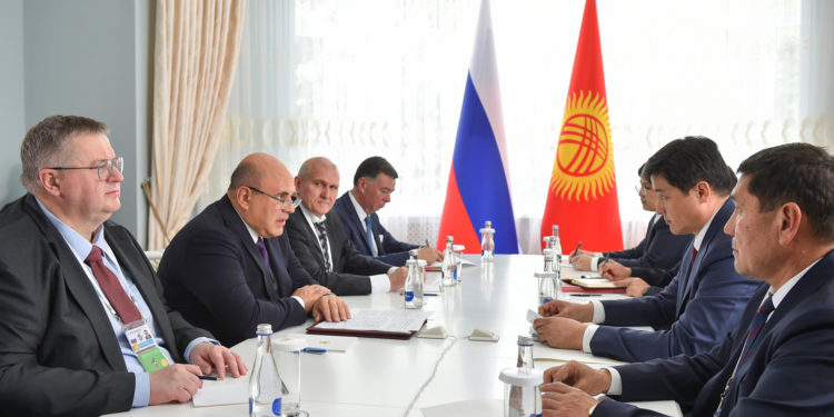 Улукбек Марипов менен Михаил Мишустин эки тараптуу кызматташтыктын маселелерин талкуулашты