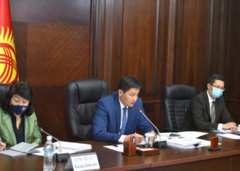 Улукбек Марипов: «Экономикада оң жылыштар бар, бирок алдыда иштеле турган маселелер арбын»