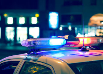 Орусияда 69 жаштагы киши көчөдө ок чыгарган. 2 жаштагы кыз көз жумуп, апасы ооруканага жаткырылды