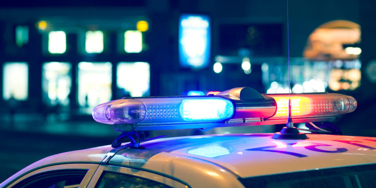 Орусияда 69 жаштагы киши көчөдө ок чыгарган. 2 жаштагы кыз көз жумуп, апасы ооруканага жаткырылды