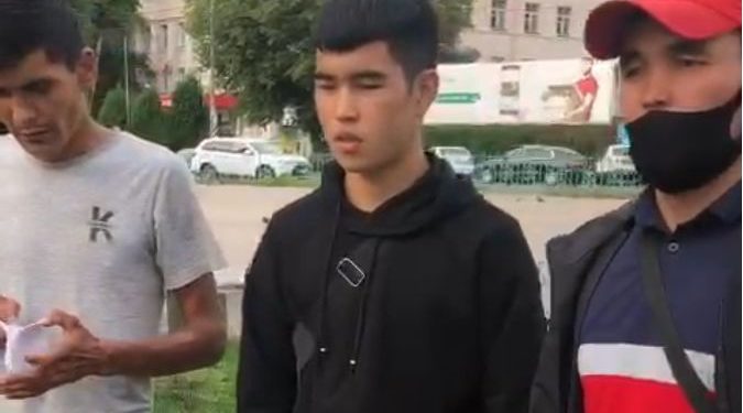 Орусияга иштөө үчүн барган 18 Кыргыз жаранынын паспортун алып коюшкан