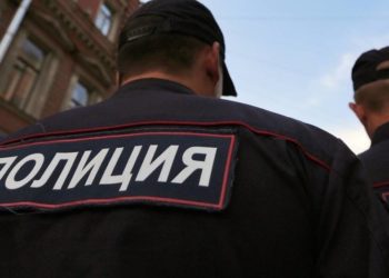 «Айнек бөтөлкө менен бир нече жолу башка чапкан». Орусияда кассир болуп иштеген кызга кол салуу болгон