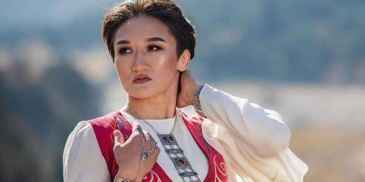 «Мен кыргыздын кызы болгонума сыймыктанам». Айсулуу Тыныбекова Япониядан кыргыз элине кайрылды