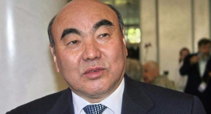 УКМК: «Издөөдө жүргөн мурдагы президент Аскар Акаев Бишкекке жеткирилди»