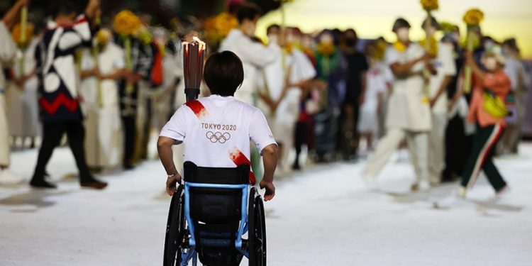 Токиодо Паралимпиадалык оюндар башталды. Кыргызстандын спортчуларын кимдер коштоп кетишти?
