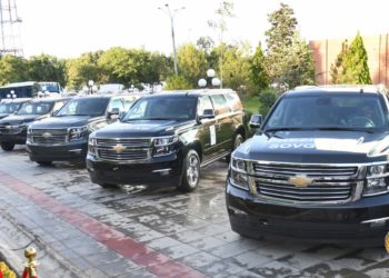 «Жол тандабас, коттедж». Өзбекстандын президенти Токиодогу Олимпиада оюндарында медаль уткандарга белек тапшырды