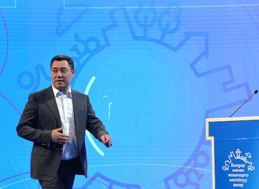 Садыр Жапаров Баткенден келип, Таласка жөнөп кетти