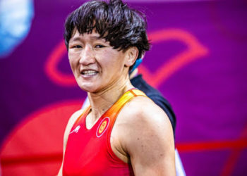 Айсулуу Тыныбекованын күмүш медалы үчүн кимге, канча акчалай сыйлык берилет?