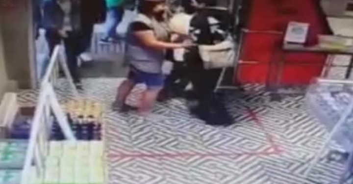 «Төрт пачка кофе, 2 банка «Нутелла» анан авокадо». Орусияда кыргызстандык жигит дүкөнгө ууруга кирген делүүдө