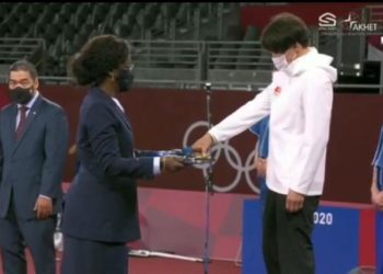 «Токио-2020». Сыйлык тапшыруу аземинде Айсулуу Тыныбекова ыйлады (видео)