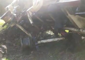 «35 тонна солярка Нарын дарыясына кошулган». Бишкек-Ош жолунда май ташуучу унаа жолдон чыгып, 1 адам көз жумду (видео)